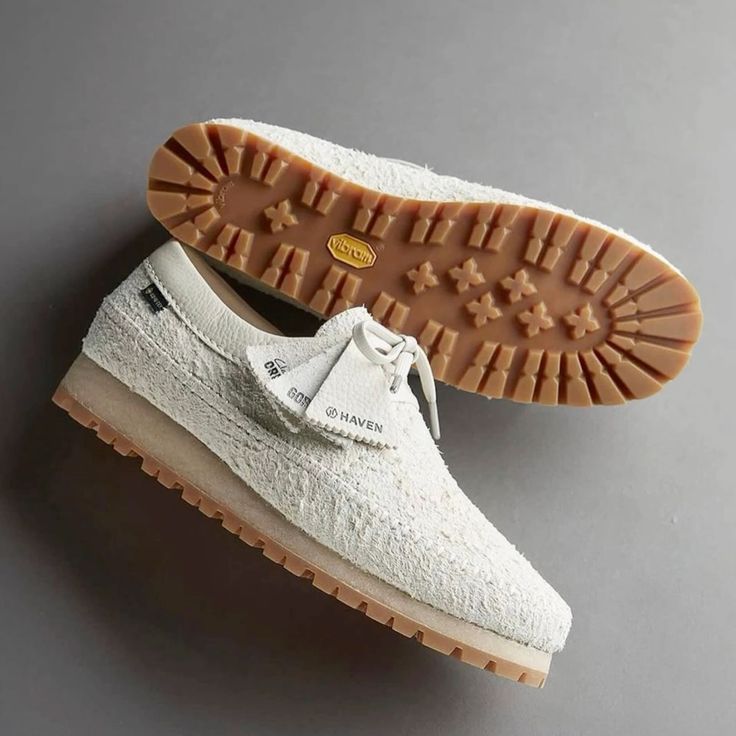 vệ sinh sneaker, giặt sneaker Bắc Ninh, spa sneaker Bắc Ninh, vệ sinh giày sneaker, làm sạch sneaker, khử mùi sneaker