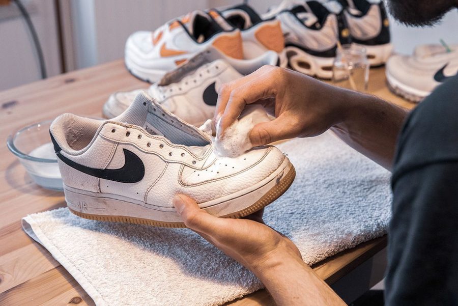 vệ sinh giày hàng hiệu, vệ sinh giày cao cấp Bắc Ninh, giặt giày hàng hiệu, vệ sinh sneaker hàng hiệu, spa giày hàng hiệu Bắc Ninh, chăm sóc giày hàng hiệu